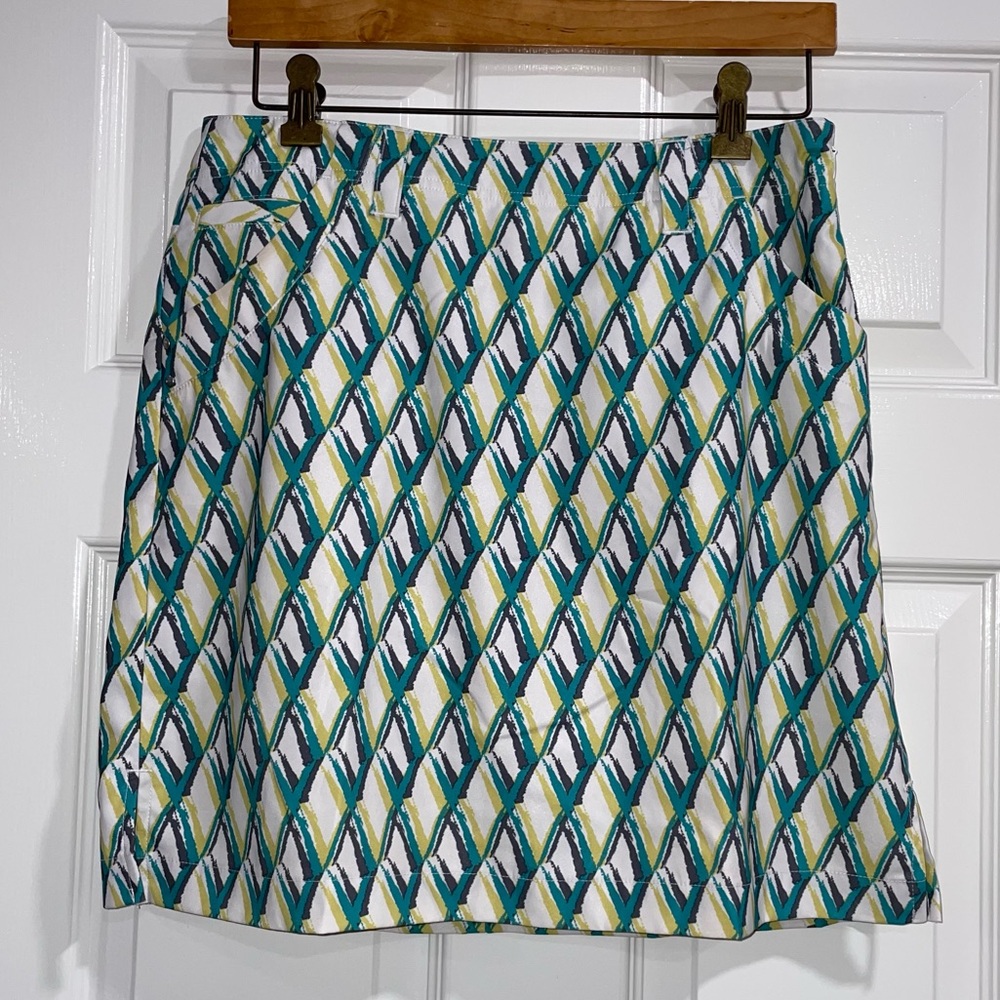 NVo Golf Skort Size 4 Pickleball Athletic Green multi EUC